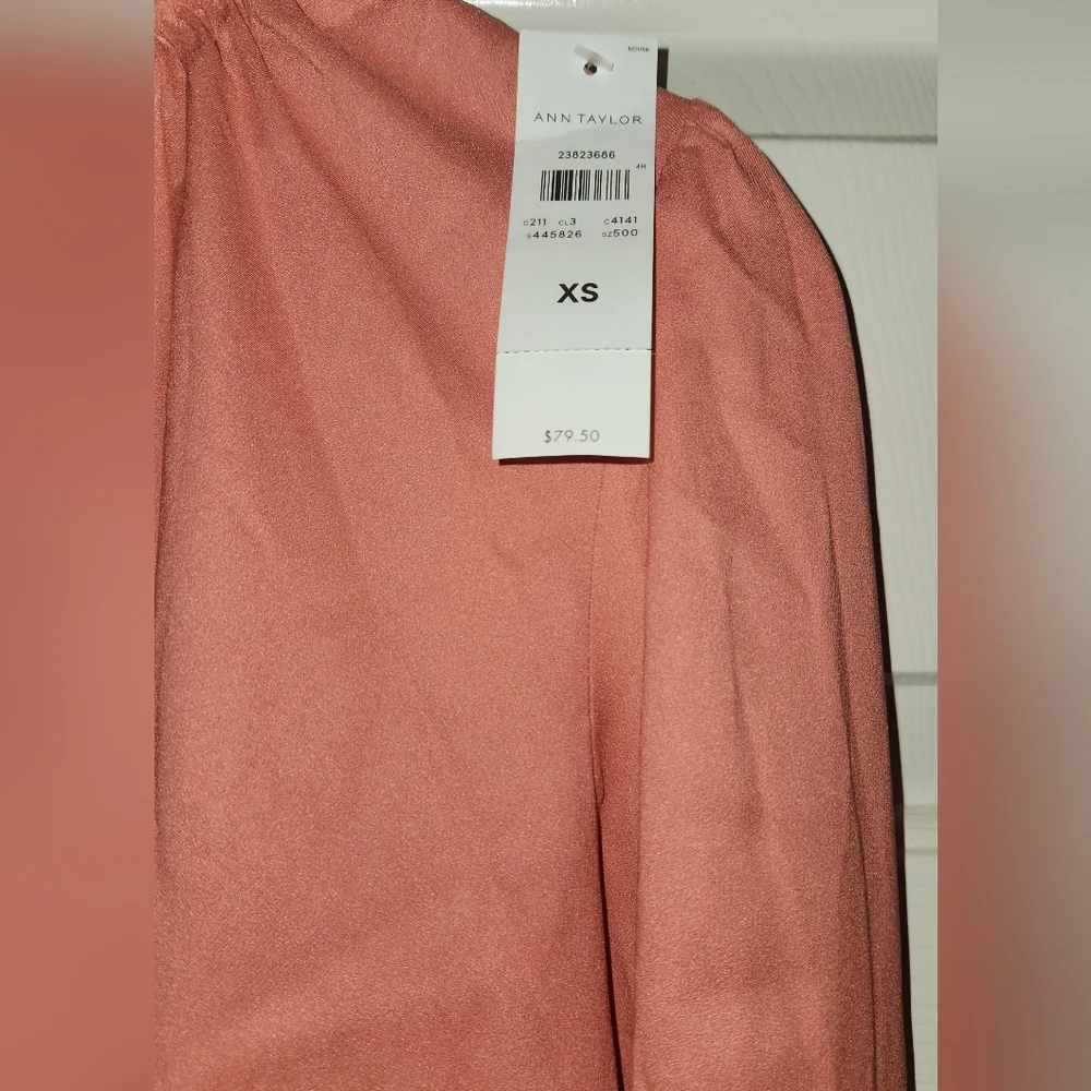 NWT! ANN TAYLOR BLOUSE !! - Picture 3 of 4